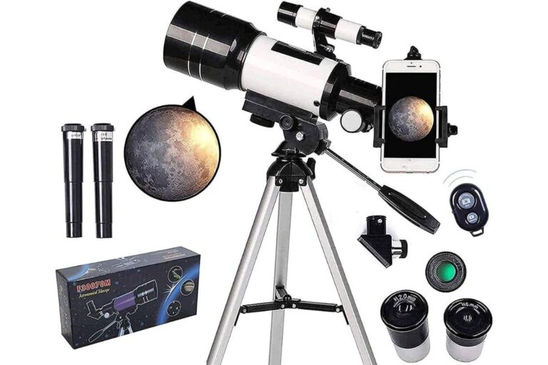 Telescópio astronômico refrator Diumy com tubo óptico branco e preto, montado em um tripé metálico, acompanhado de acessórios como oculares, adaptador para smartphone, controle remoto e detalhes da visualização lunar.